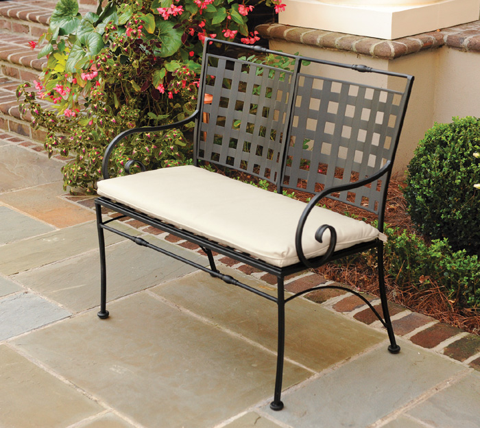 9107: Avignon Bench with Cushion (Product Detail)