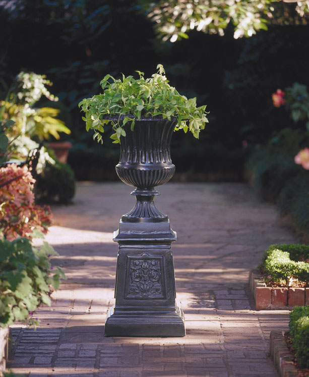 1776: Classic Urn on Venetian Base (Product Detail)