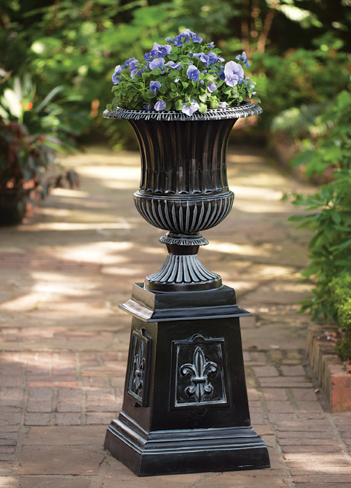 5676: Classic Urn on Fleur de Lis Base (Product Detail)